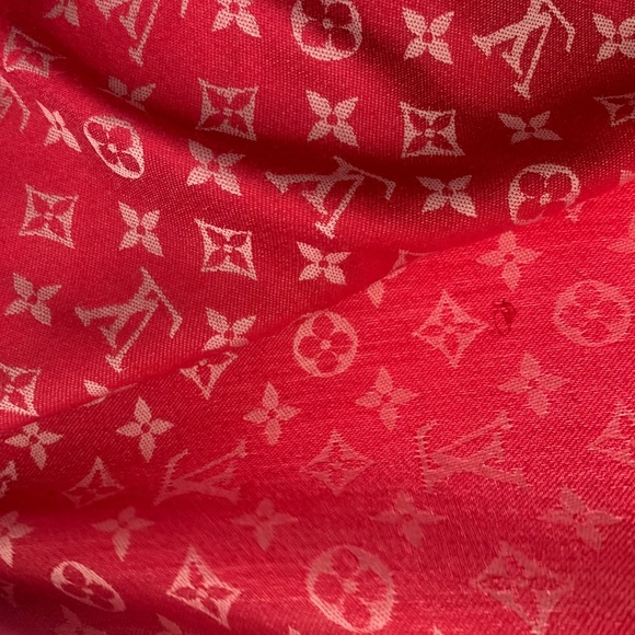 SOLD Authentic Louis Vuitton Shall - Picture 13 of 13